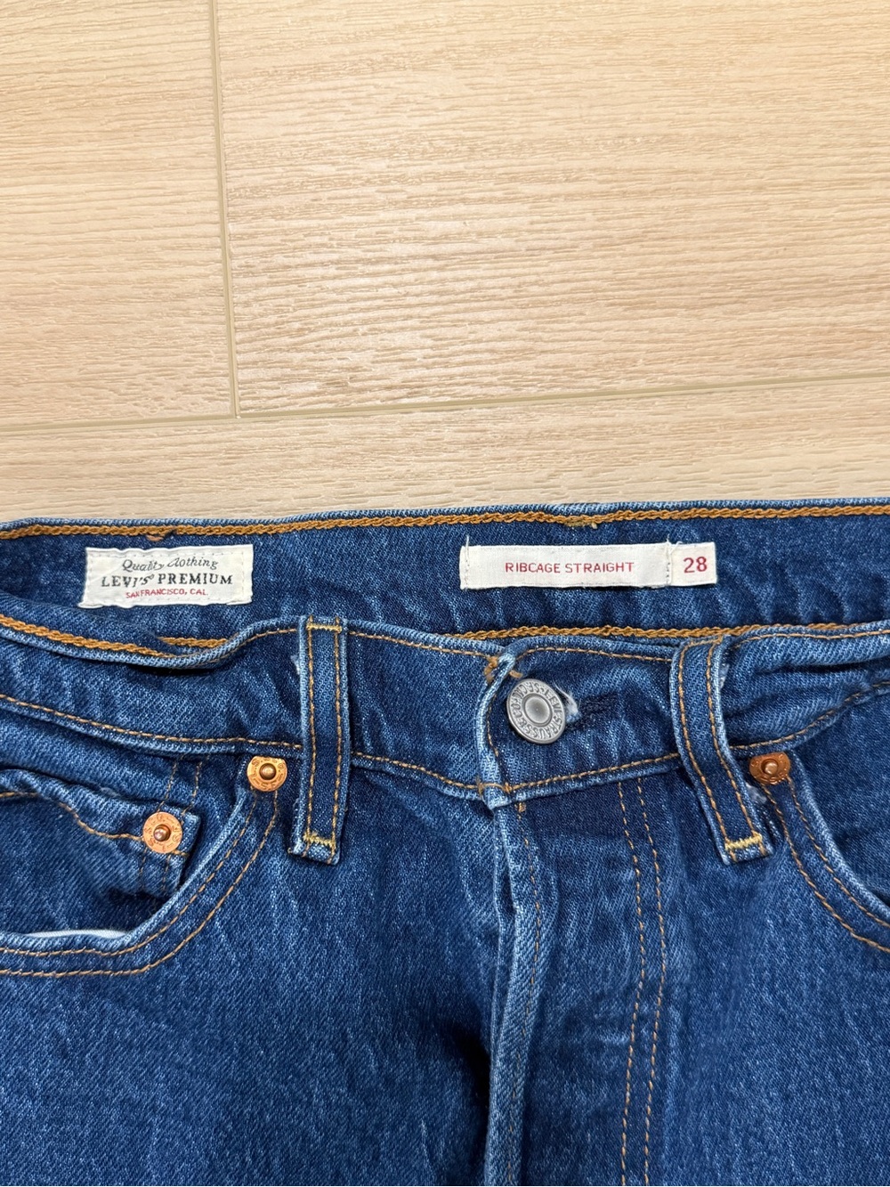 Levi’s Ribcage Straight Jean - Picture 4 of 7